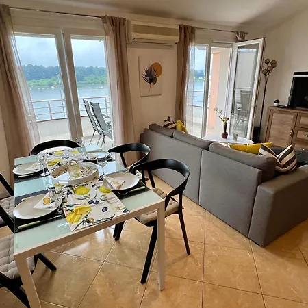 Medulin - Relax - Wohnung Direkt Am Meer Apartment *