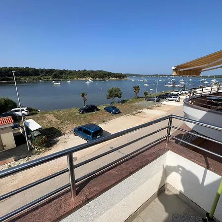 Medulin - Relax - Wohnung Direkt Am Meer Apartment *